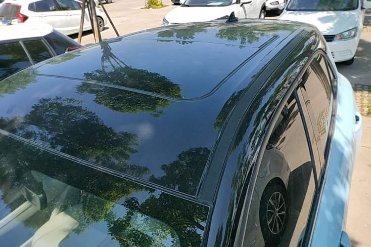 Used ORA Good Cat 2022 Morandi Edition 400km Standard Range Premium Version Lithium-Ion Battery Roof