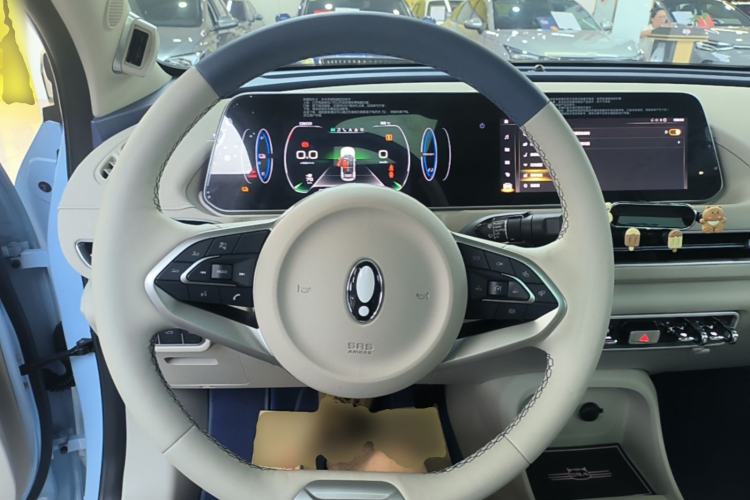 Used ORA Good Cat 2022 400km Standard Range Premium Version Lithium-Ion Battery Steering Wheel