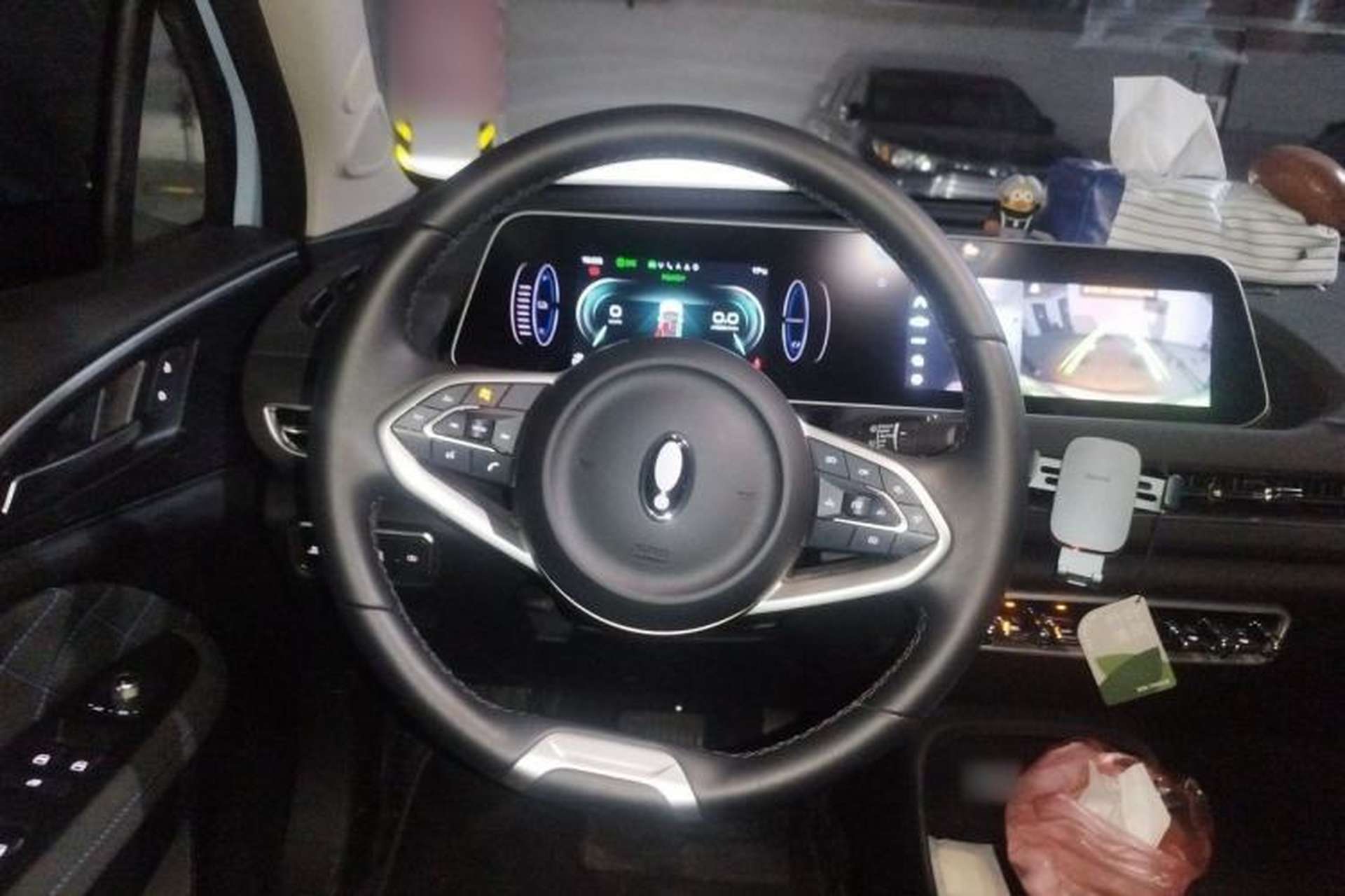 Used ORA Good Cat 2022 400km Standard Range Luxury Version Lithium Iron Phosphate Steering Wheel