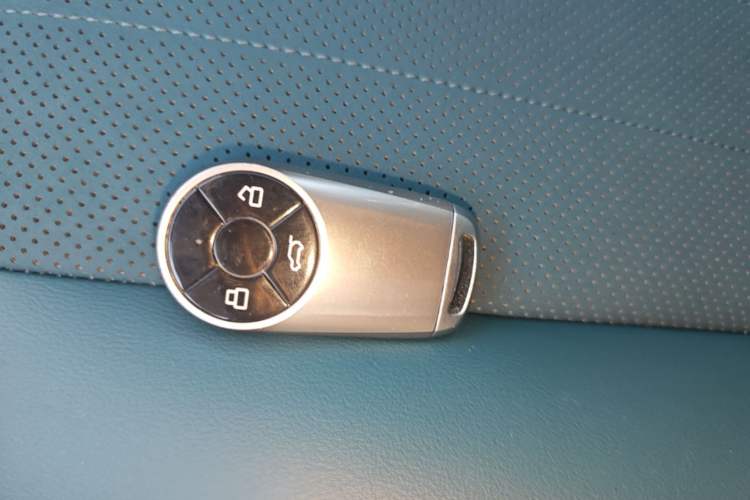 Used ORA Good Cat 2022 400km Standard Range Premium Version Lithium-Ion Battery Vehicle Key