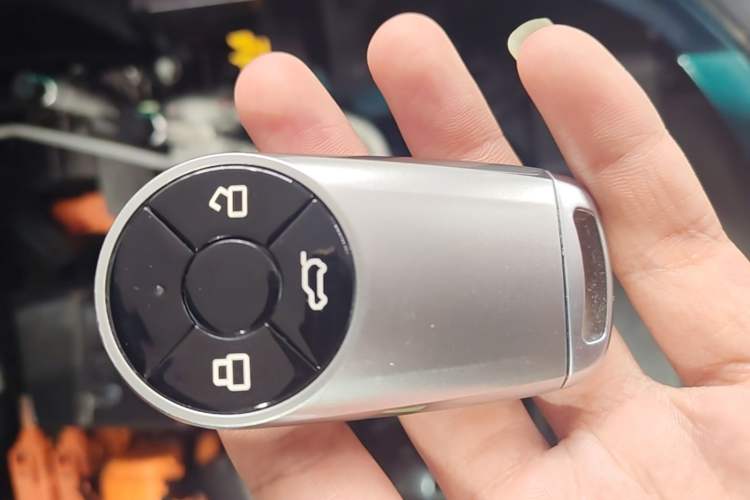 Used ORA Good Cat 2022 400km Standard Range Premium Version Lithium-Ion Battery Vehicle Key