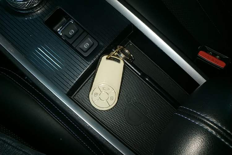 Used ORA Good Cat 2022 400km Standard Range Premium Version Lithium-Ion Battery Vehicle Key