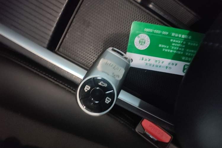 Used ORA Good Cat 2022 400km Standard Range Premium Version Lithium Iron Phosphate Vehicle Key