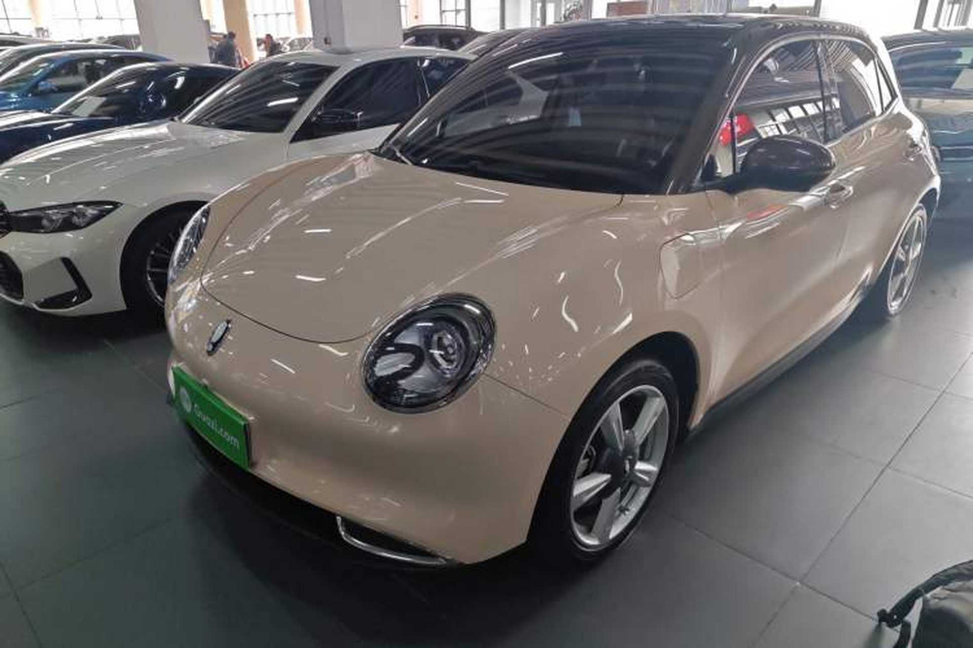 Used ORA Good Cat 2022 Morandi Edition 400km Standard Range Premium Version Lithium-Ion Battery Front Left 45 Deg