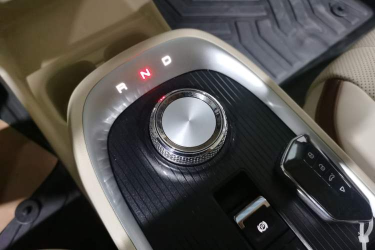 Used ORA Good Cat 2022 Morandi Edition 400km Standard Range Premium Version Lithium Iron Phosphate Gear Lever