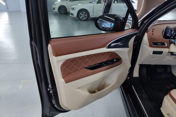 Used ORA Good Cat 2022 400km Standard Range Premium Version Lithium Iron Phosphate Interior 7