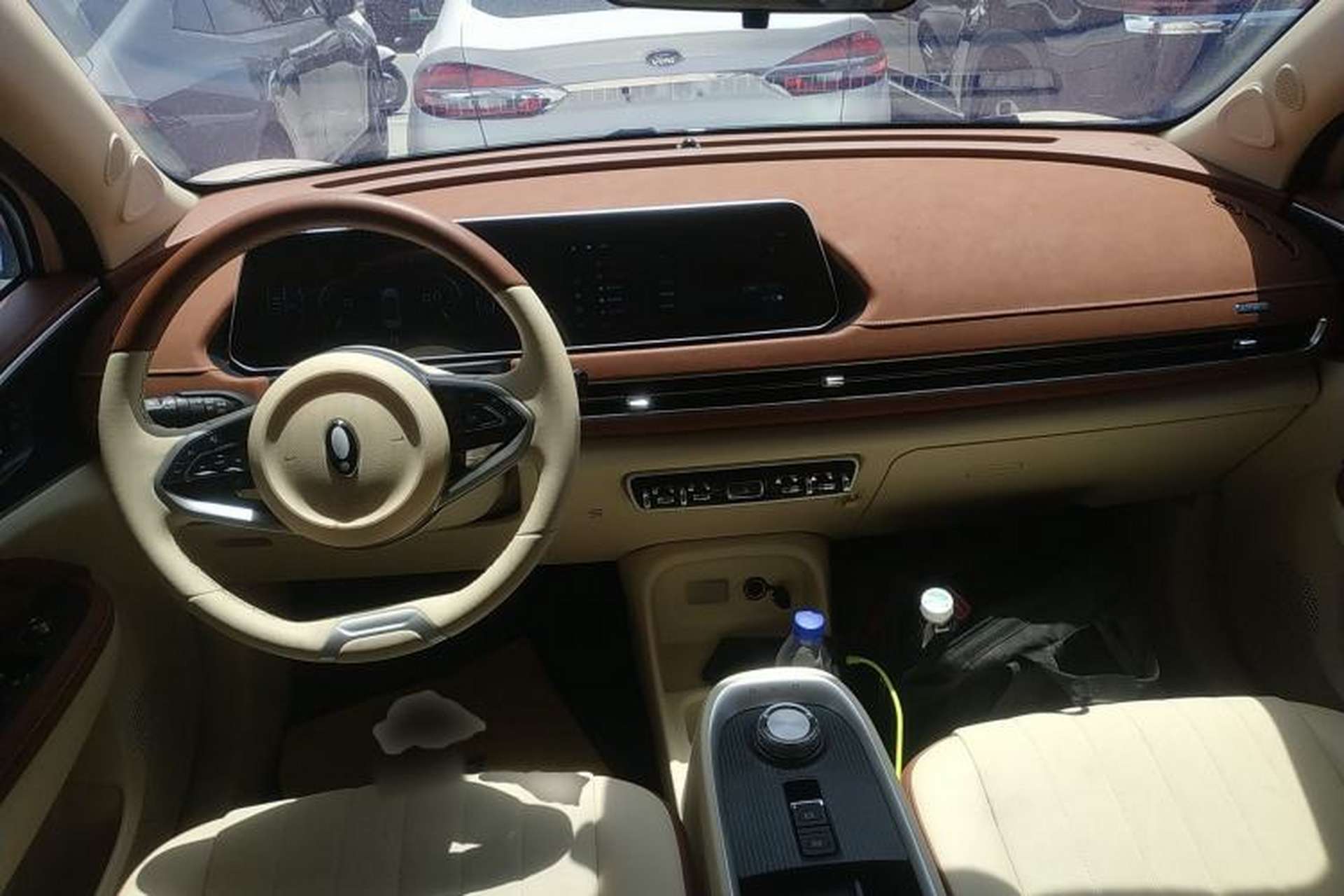 Used ORA Good Cat 2022 Morandi Edition 400km Standard Range Luxury Version Lithium-Ion Battery Center Console