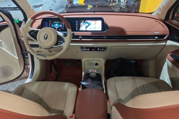 Used ORA Good Cat 2022 400km Standard Range Luxury Version Lithium Iron Phosphate Center Console