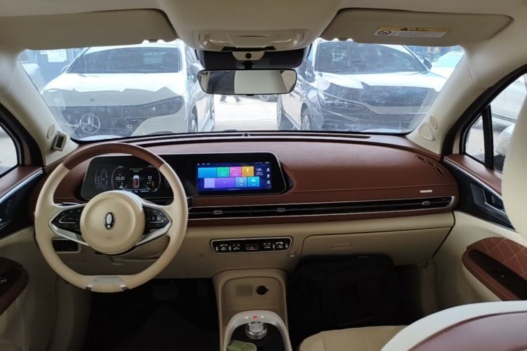 Used ORA Good Cat 2022 Morandi Edition 400km Standard Range Premium Version Lithium-Ion Battery Center Console
