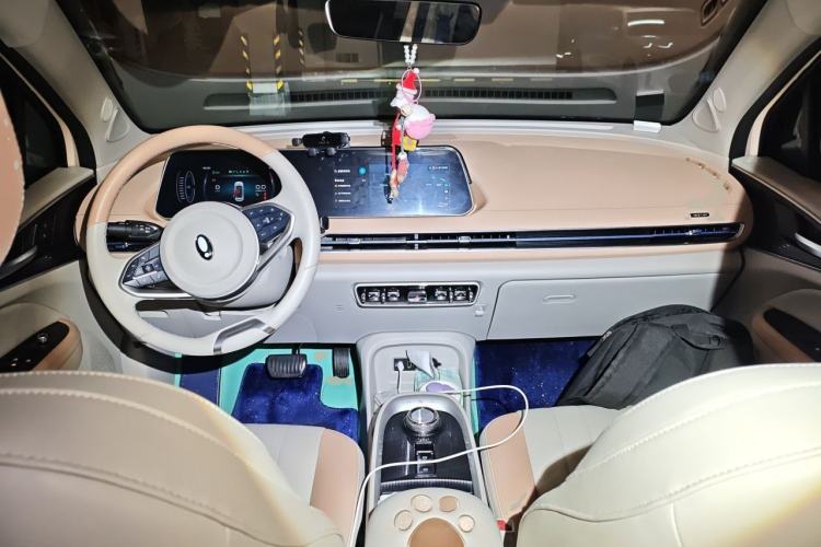 Used ORA Good Cat 2022 Morandi Edition 400km Standard Range Luxury Version Lithium Iron Phosphate Center Console