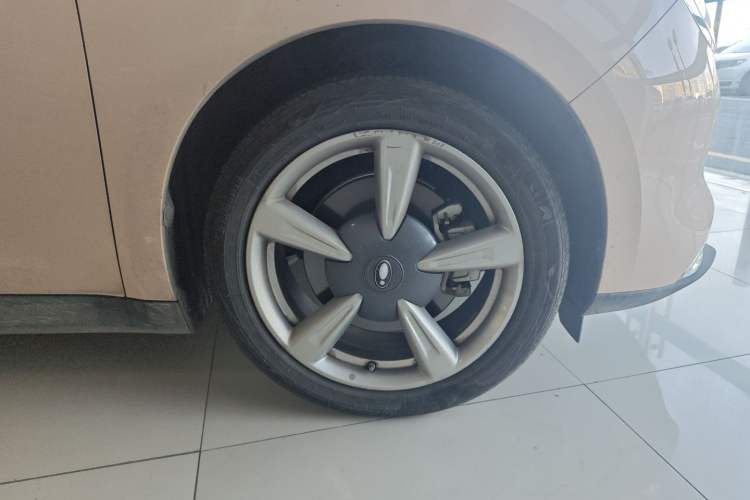 Used ORA Good Cat 2022 Morandi Edition 400km Standard Range Two-Week Young Enjoyment Version Lithium Iron Phosphate Right Front Wheel Hub