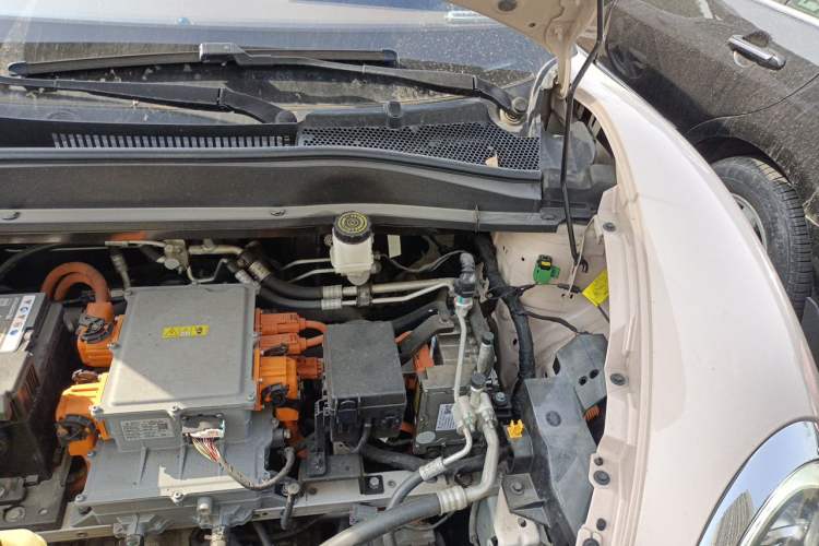 Used ORA Good Cat 2022 Morandi Edition 400km Standard Range Premium Version Lithium-Ion Battery Engine Bay Left