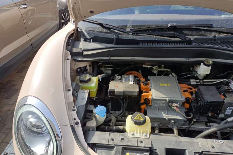 Used ORA Good Cat 2022 Morandi Edition 400km Standard Range Premium Version Lithium-Ion Battery Engine Bay Right