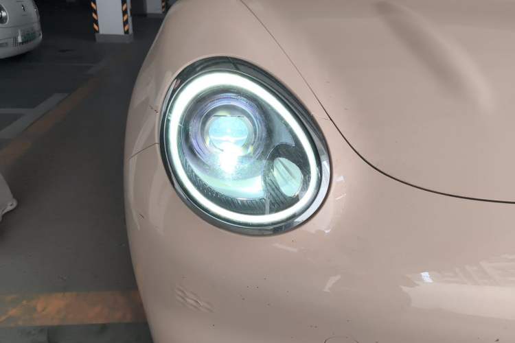 Used ORA Good Cat 2022 Morandi Edition 400km Standard Range Two-Week Young Enjoyment Version Lithium Iron Phosphate Right Front Headlight