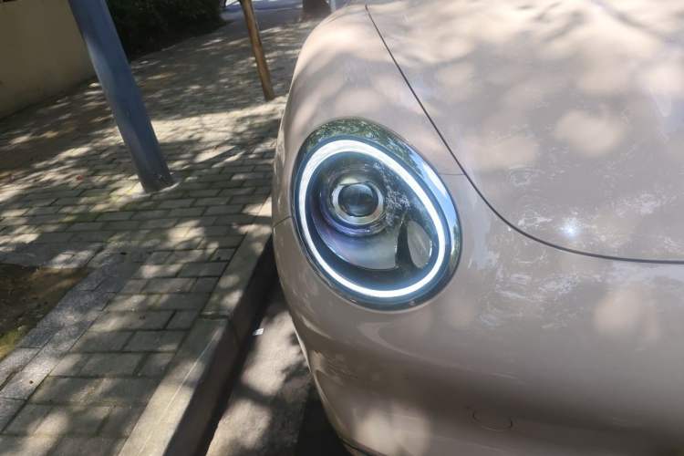 Used ORA Good Cat 2022 400km Standard Range Luxury Version Lithium Iron Phosphate Right Front Headlight