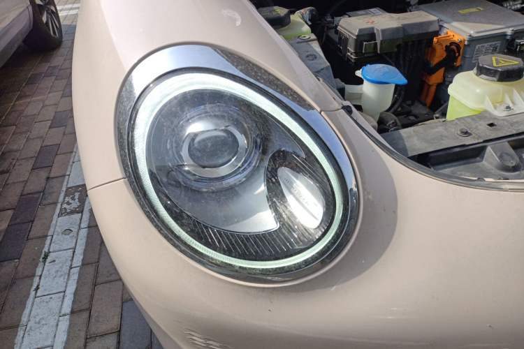 Used ORA Good Cat 2022 Morandi Edition 400km Standard Range Premium Version Lithium-Ion Battery Right Front Headlight