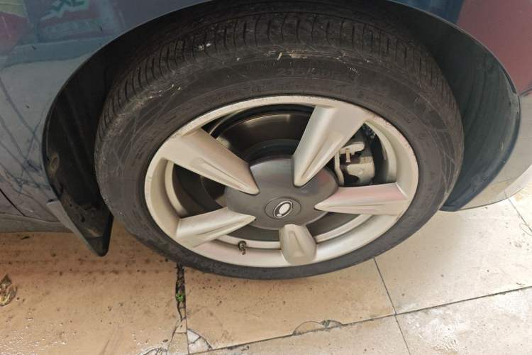 Used ORA Good Cat 2022 400km Standard Range Premium Version Lithium Iron Phosphate Right Front Wheel Hub