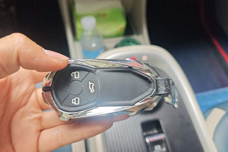 Used ORA Good Cat 2022 400km Standard Range Premium Version Lithium Iron Phosphate Vehicle Key