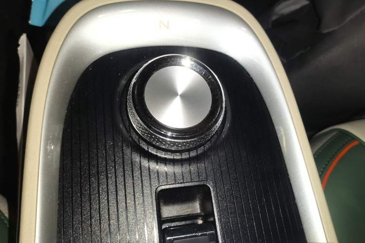 Used ORA Good Cat 2022 400km Standard Range Luxury Version Lithium Iron Phosphate Gear Lever