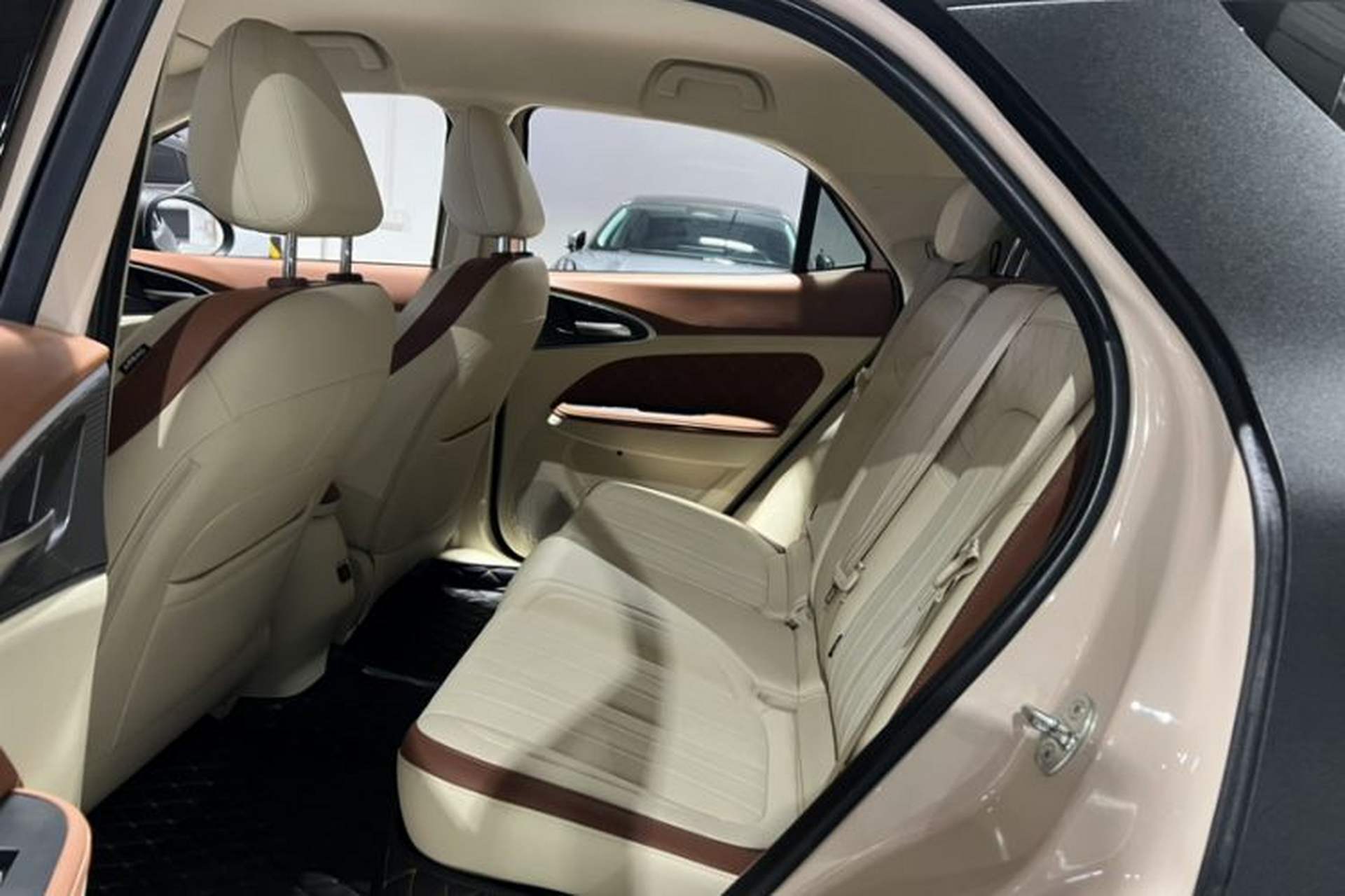 Used ORA Good Cat 2022 400km Standard Range Luxury Version Lithium Iron Phosphate Interior 3