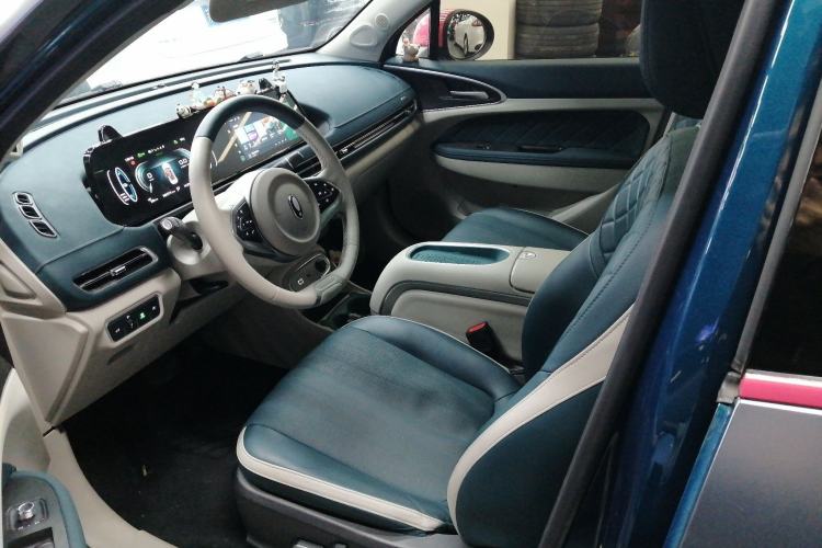 Used ORA Good Cat 2022 400km Standard Range Luxury Version Lithium Iron Phosphate Left Front Seat