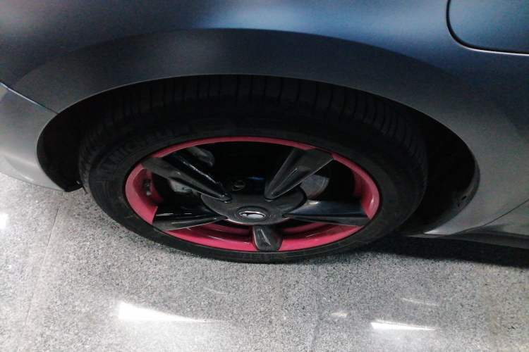 Used ORA Good Cat 2022 400km Standard Range Luxury Version Lithium Iron Phosphate Left Front Wheel Hub