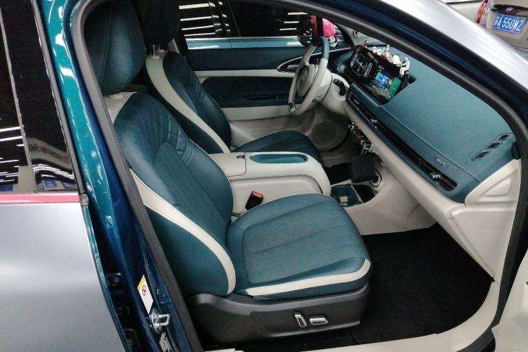 Used ORA Good Cat 2022 400km Standard Range Luxury Version Lithium Iron Phosphate Right Front Seat