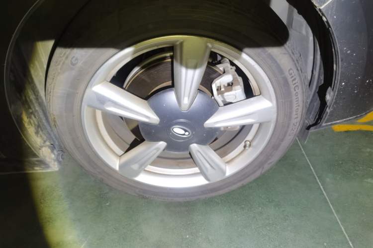 Used ORA Good Cat 2022 400km Standard Range Luxury Version Lithium Iron Phosphate Right Front Wheel Hub