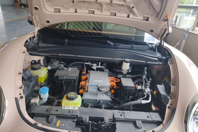Used ORA Good Cat 2022 Morandi Edition 400km Standard Range Premium Version Lithium Iron Phosphate Engine Bay