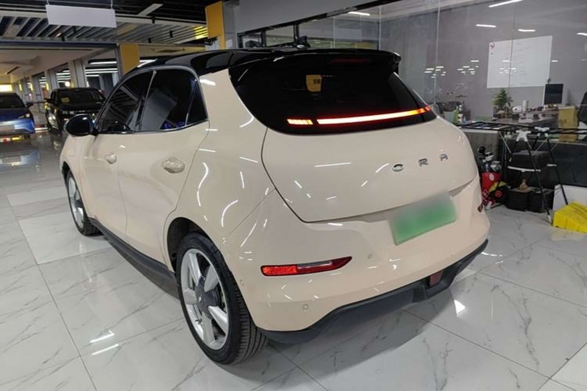 Used ORA Good Cat 2022 Morandi Edition 400km Standard Range Premium Version Lithium-Ion Battery Exterior 2