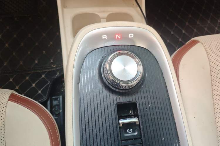 Used ORA Good Cat 2022 Morandi Edition 400km Standard Range Premium Version Lithium-Ion Battery Gear Lever