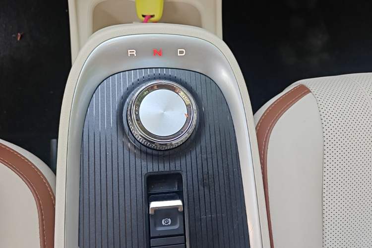 Used ORA Good Cat 2022 400km Standard Range Premium Version Lithium-Ion Battery Gear Lever