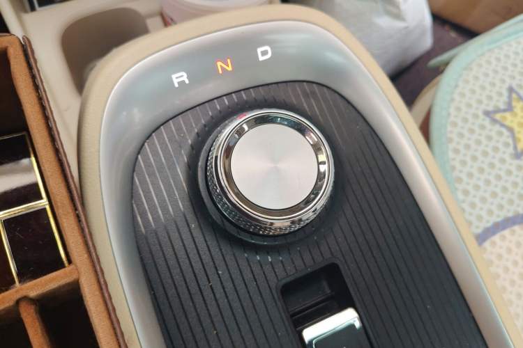 Used ORA Good Cat 2022 400km Standard Range Premium Version Lithium-Ion Battery Gear Lever