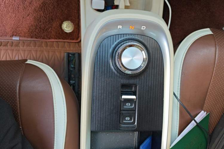 Used ORA Good Cat 2022 Morandi Edition 400km Standard Range Luxury Version Lithium-Ion Battery Gear Lever