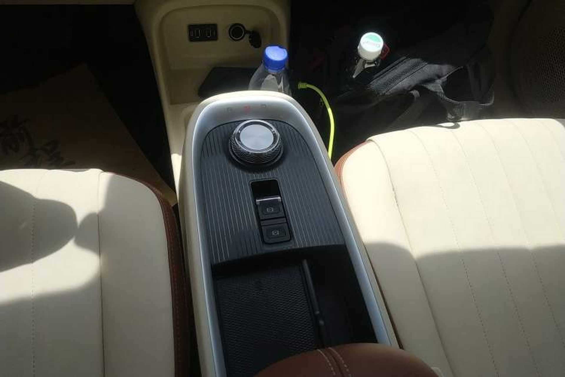 Used ORA Good Cat 2022 Morandi Edition 400km Standard Range Luxury Version Lithium-Ion Battery Gear Lever