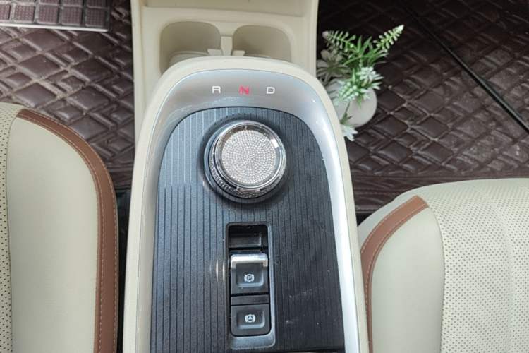 Used ORA Good Cat 2022 400km Standard Range Premium Version Lithium Iron Phosphate Gear Lever