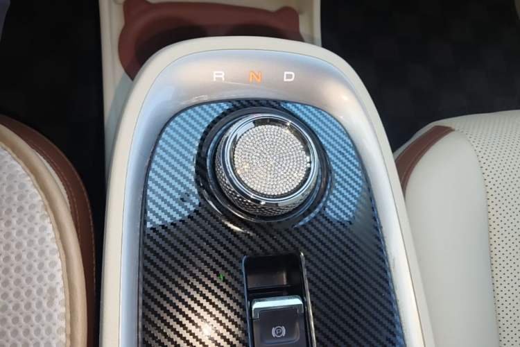 Used ORA Good Cat 2022 Morandi Edition 400km Standard Range Premium Version Lithium-Ion Battery Gear Lever