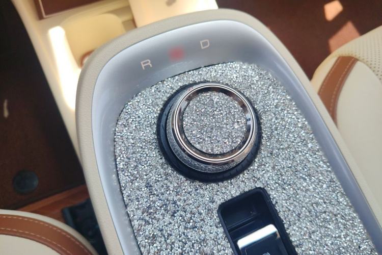 Used ORA Good Cat 2022 Morandi Edition 400km Standard Range Premium Version Lithium-Ion Battery Gear Lever