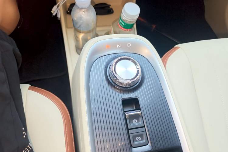 Used ORA Good Cat 2022 400km Standard Range Luxury Version Lithium Iron Phosphate Gear Lever