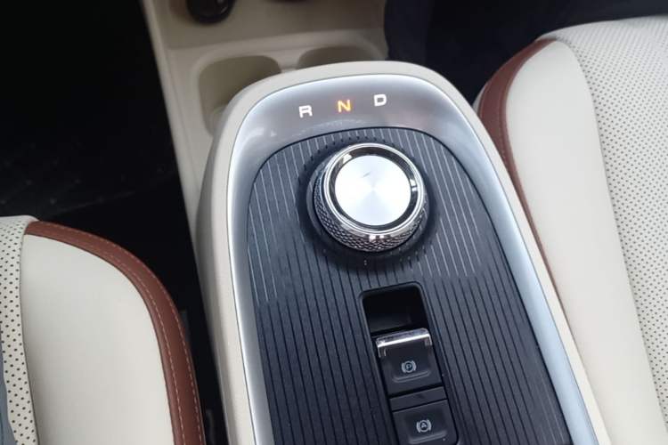 Used ORA Good Cat 2022 400km Standard Range Premium Version Lithium Iron Phosphate Gear Lever