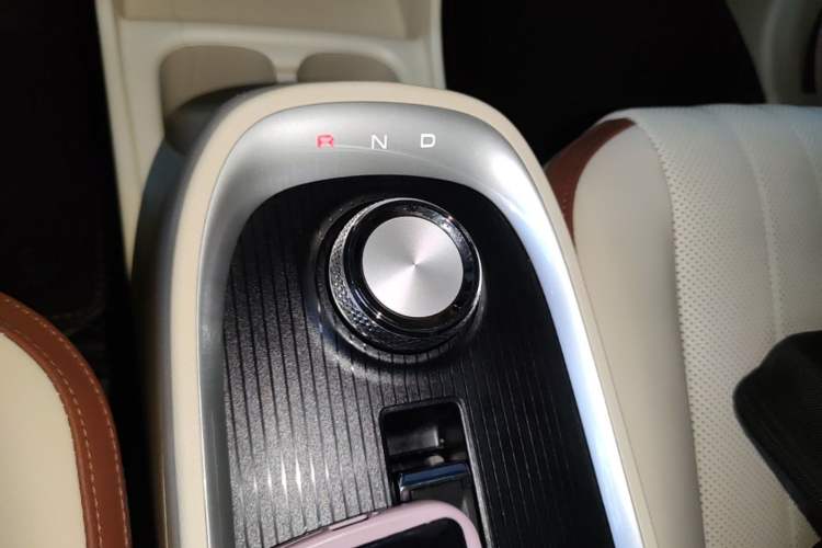 Used ORA Good Cat 2022 Morandi Edition 400km Standard Range Premium Version Lithium-Ion Battery Gear Lever