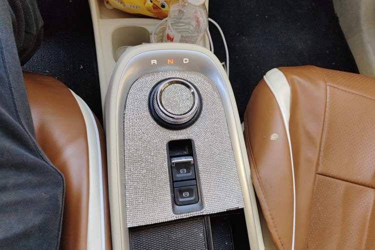 Used ORA Good Cat 2022 400km Standard Range Luxury Version Lithium Iron Phosphate Gear Lever