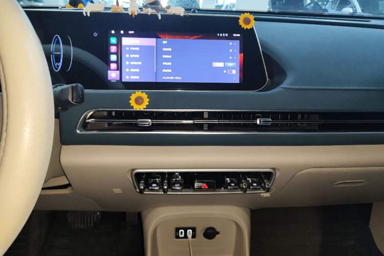 Used ORA Good Cat 2022 400km Standard Range Luxury Version Ternary Lithium Audio And AC Panel
