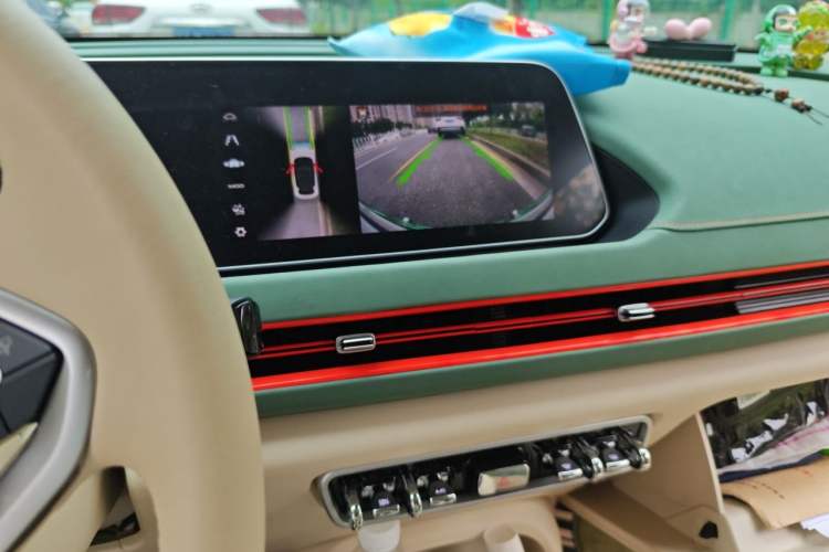 Used ORA Good Cat 2022 400km Standard Range Luxury Version Ternary Lithium Audio And AC Panel