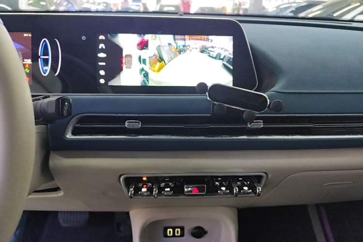 Used ORA Good Cat 2022 Morandi Edition 400km Standard Range Luxury Version Lithium-Ion Battery Audio And AC Panel