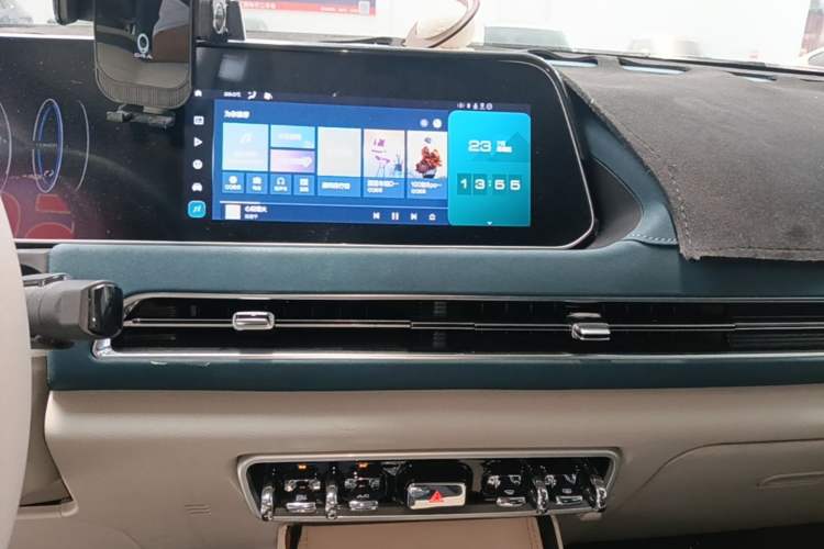 Used ORA Good Cat 2022 400km Standard Range Luxury Version Lithium Iron Phosphate Audio And AC Panel