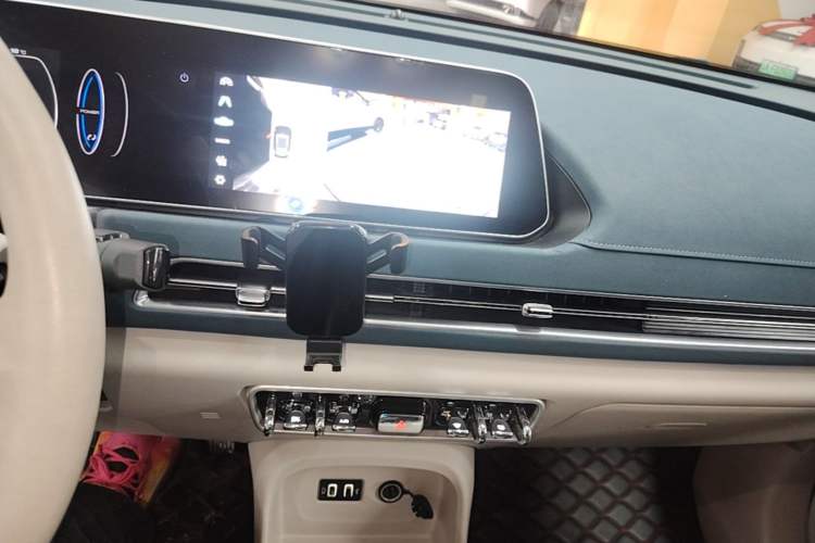 Used ORA Good Cat 2022 Morandi Edition 500 km Long Range Luxury Version Lithium Ternary Audio And AC Panel