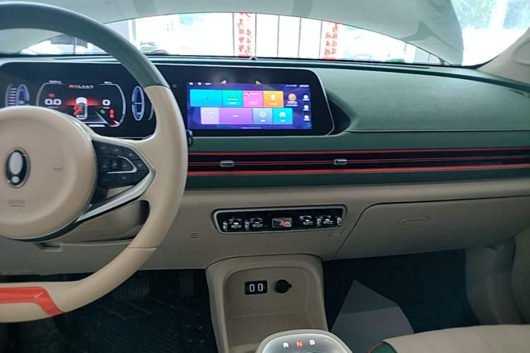 Used ORA Good Cat 2022 Morandi Edition 400km Standard Range Luxury Version Lithium-Ion Battery Audio And AC Panel