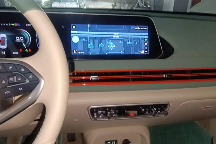 Used ORA Good Cat 2022 Morandi Edition 400km Standard Range Luxury Version Lithium Iron Phosphate Audio And AC Panel