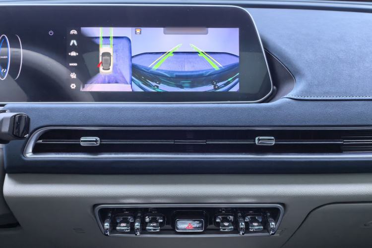 Used ORA Good Cat 2022 400km Standard Range Premium Version Lithium-Ion Battery Audio And AC Panel